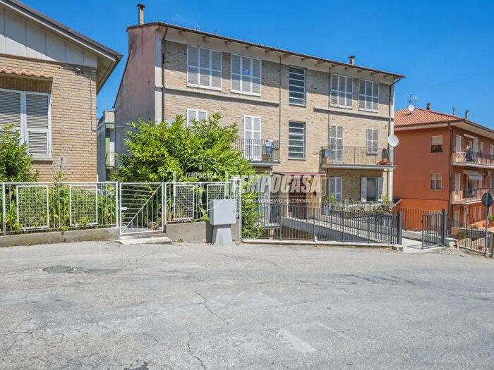 Appartamento con 5 locali in vendita in Monte San Giusto
