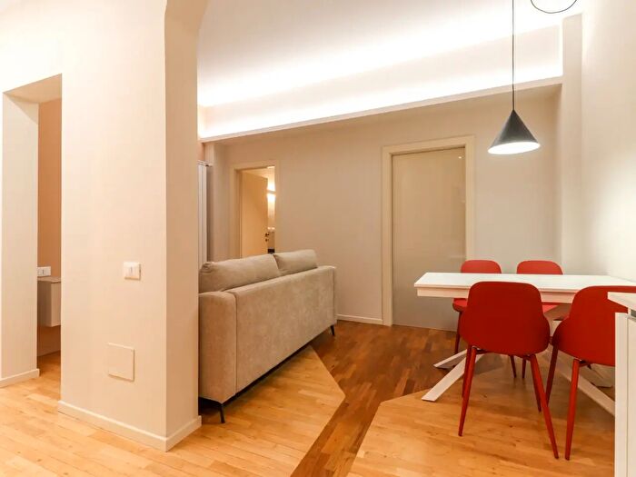 Appartamento bilocale in vendita in Strada Maggiore, Bologna