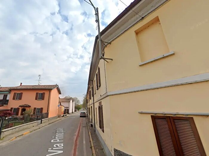 Appartamento trilocale in affitto in Via Alzaia Pavese, Borgarello