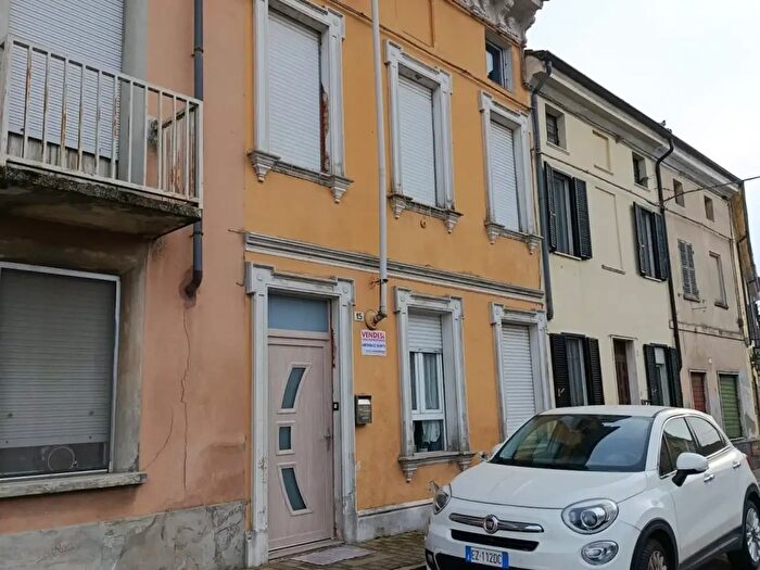 Casa con 5 locali in vendita in Piazza Genovesio, Balzola