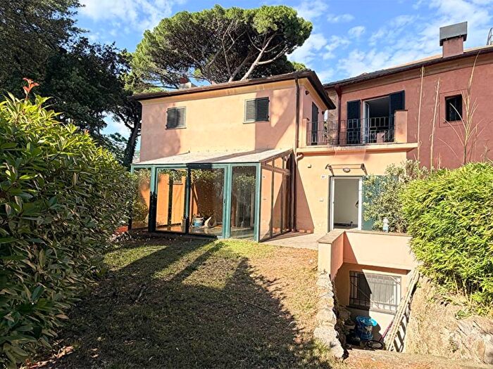 Casa trilocale in affitto in Via Maggio, Quarto, Genova