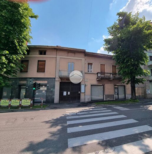 Appartamento con 10 locali in vendita in Viale Piemonte, Busto Arsizio