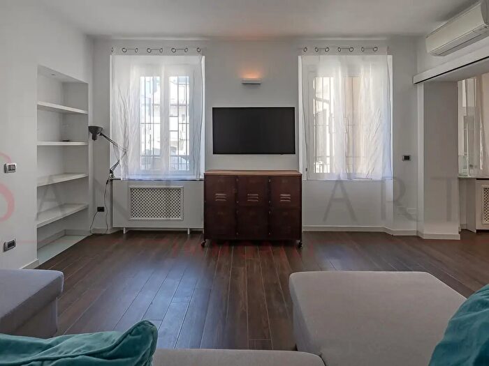 Appartamento trilocale in vendita in Corso Como, Milano