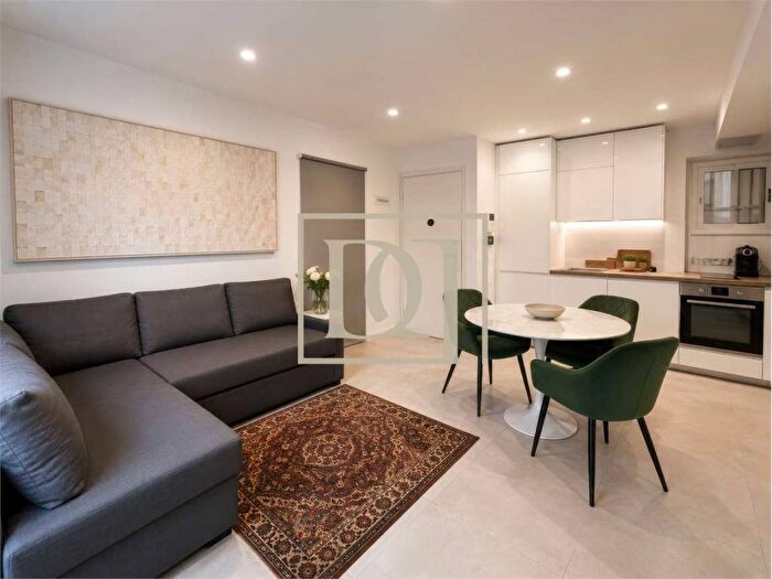 Appartamento bilocale in affitto in Via Bodoni, Certosa, Milano