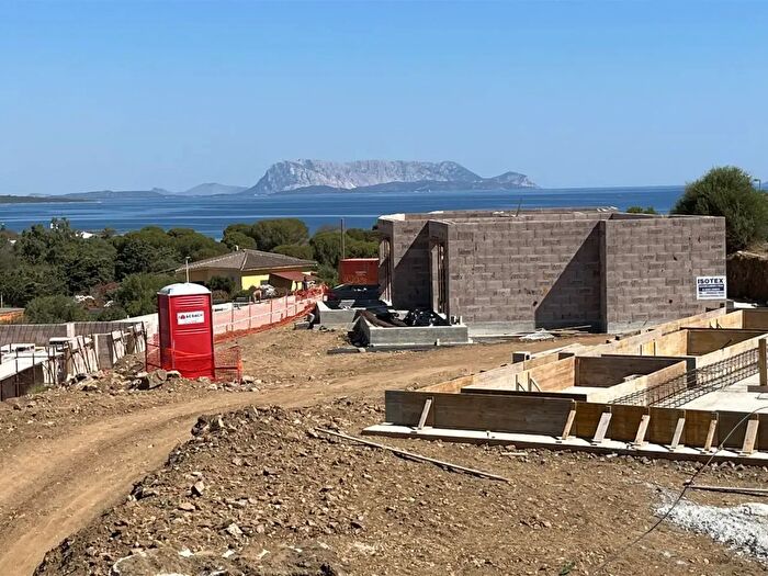 Appartamento trilocale in vendita in Via Nazionale, Budoni