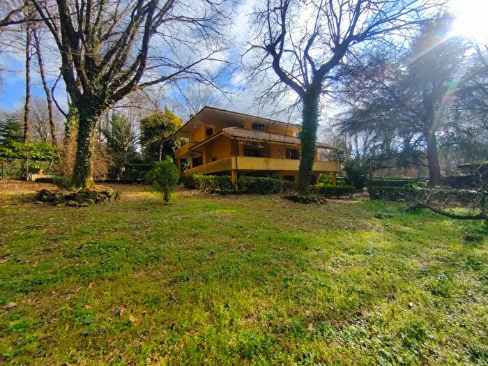 Casa con 8 locali in vendita in Via delle Cerquette, Ariccia