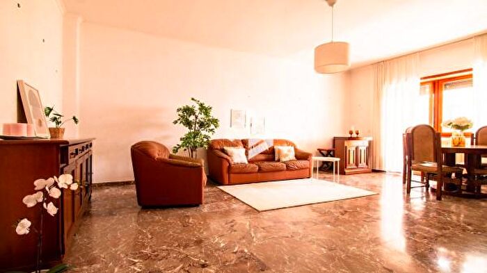 Appartamento trilocale in vendita in Via Filippo Re, Pomezia