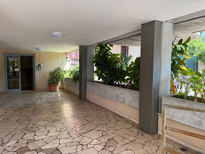 Appartamento trilocale in affitto in Via di Grotta Perfetta, Ardeatino Montagnola, Roma