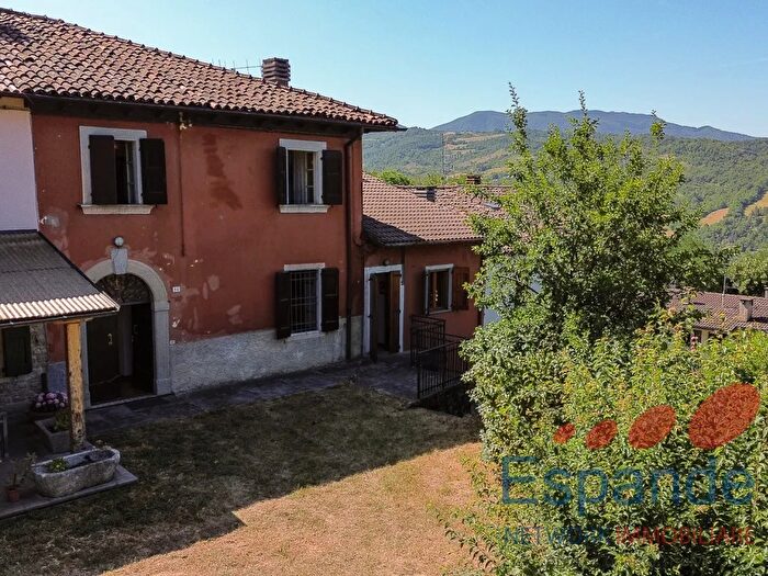 Casa con 7 locali in vendita in Carpineta Cà Bacialli, Camugnano