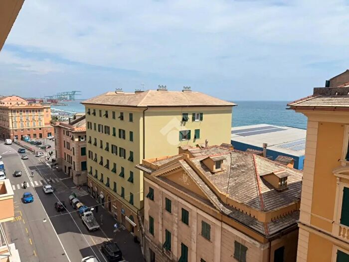 Appartamento quadrilocale in vendita in Via Camozzini, Genova