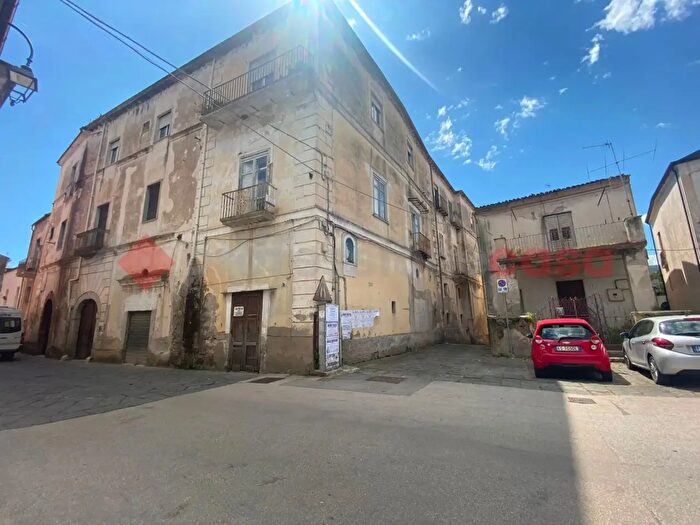 Appartamento con 5 locali in vendita in Via Roma, Carinola