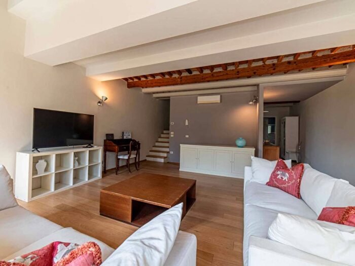 Appartamento trilocale in affitto in Via S Nicolao, Piazza Anfiteatro Torre Guinigi, Lucca