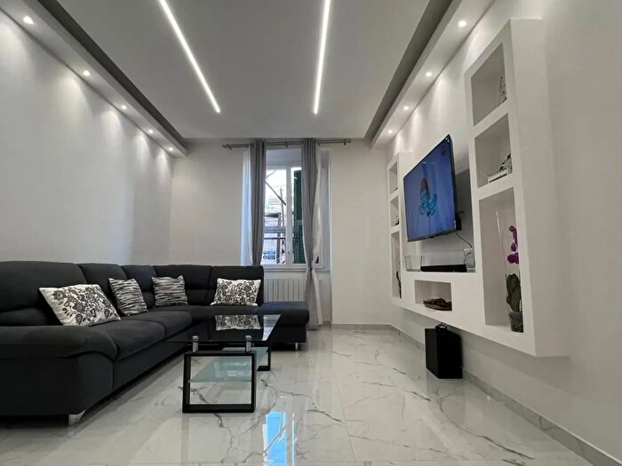 Appartamento con 6 locali in vendita in Via Bobbio, Genova