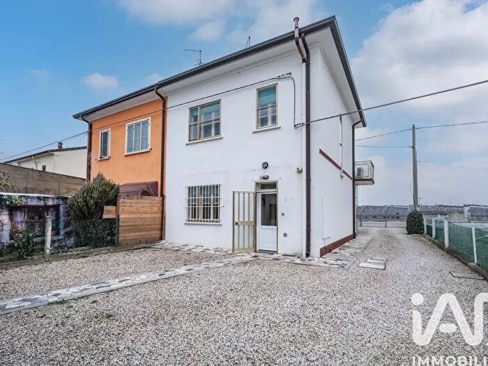 Casa trilocale in vendita in Via Pomposa, Ferrara