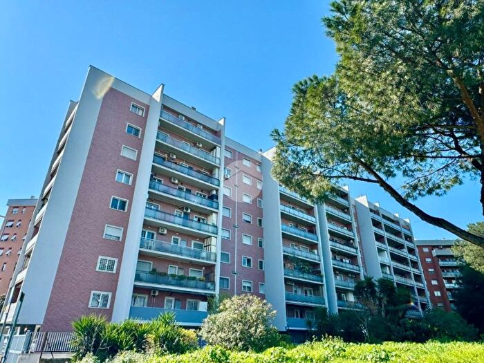 Appartamento trilocale in affitto in Via Libero Leonardi, Cinecittà, Roma