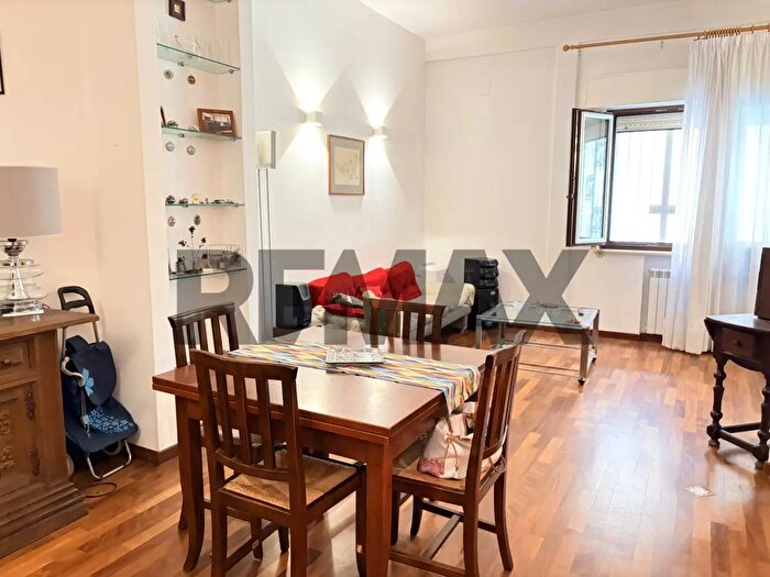 Appartamento trilocale in vendita in Napoli