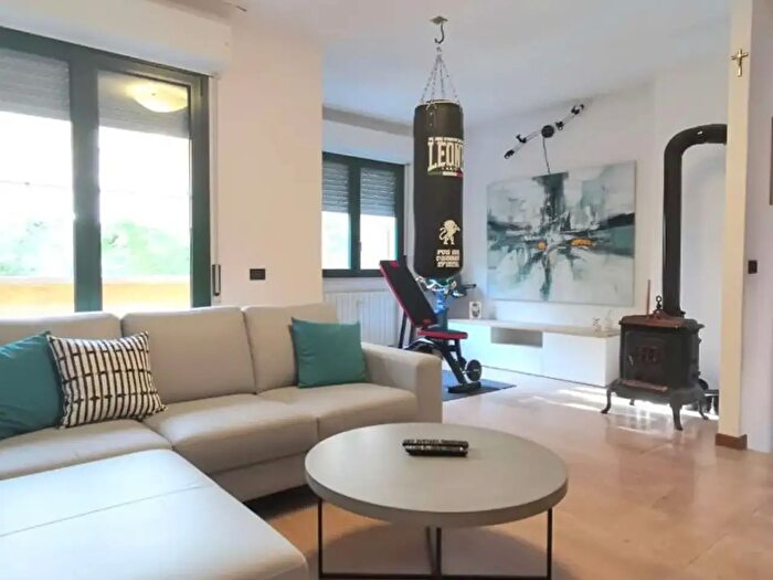 Casa con 6 locali in vendita in Via Marecchiese, Rimini