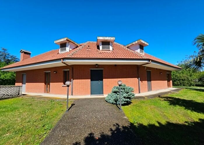 Casa con 10 locali in vendita in Via Provinciale, Cumiana