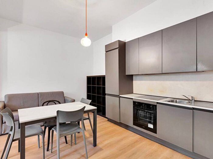 Appartamento trilocale in affitto in Via Egidio Folli, Lambrate, Milano