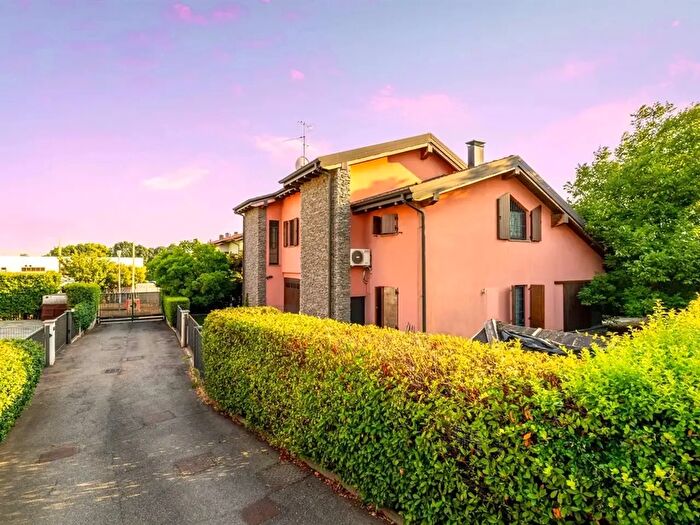 Casa con 5 locali in vendita in Via Mameli, Cisliano