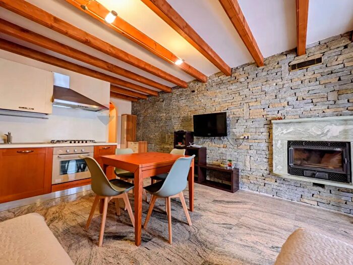 Appartamento trilocale in vendita in Costa Volpino