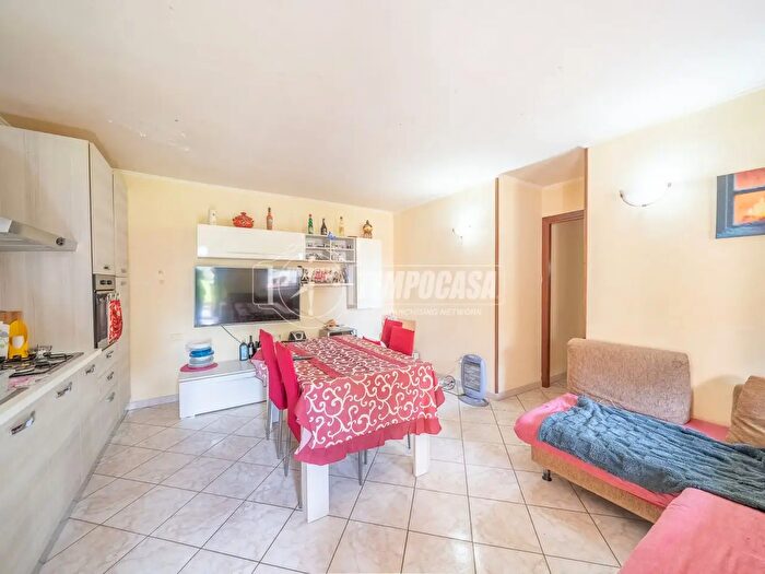 Appartamento trilocale in vendita in Via Germania, Pomezia