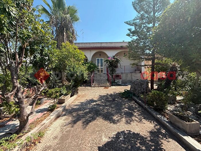 Casa quadrilocale in vendita in Via Monteverdi, Statte