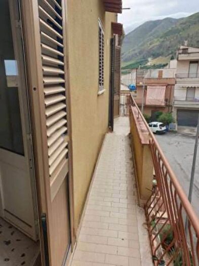 Appartamento trilocale in vendita in Via Agnetta, Palermo