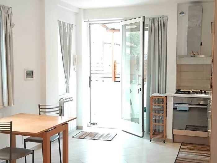 Casa bilocale in affitto in Via Riccione, Fregene, Fiumicino