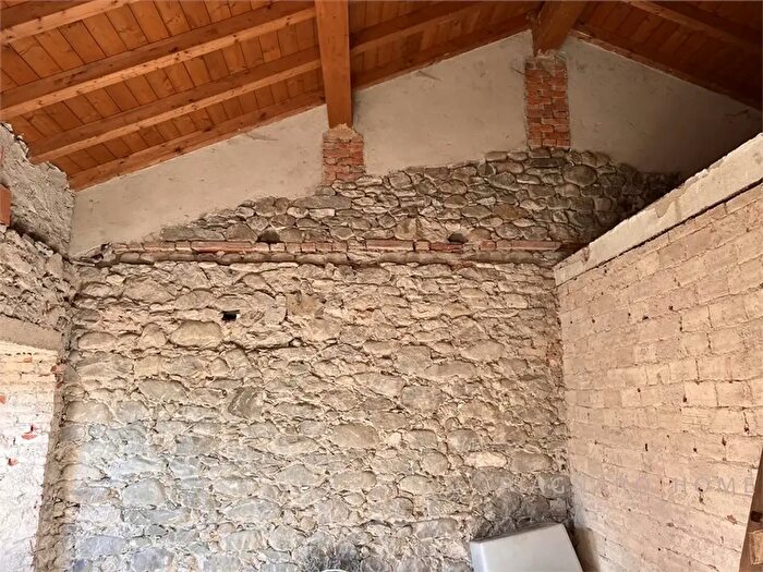 Appartamento con 5 locali in vendita in Via dallAra, Filattiera