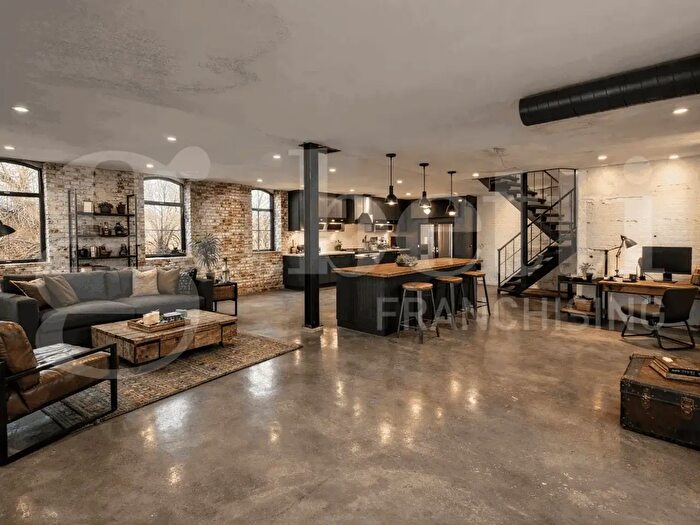 Appartamento con 10 locali in vendita in Via Lago di Como, Vicenza