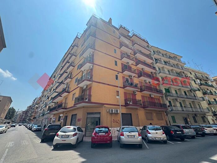 Appartamento trilocale in vendita in Via Sardegna, Taranto