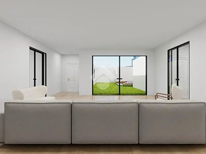 Appartamento con 8 locali in vendita in Via Pompilio Cazzella, Leverano