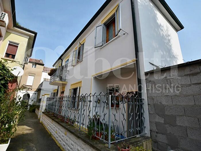 Casa con 6 locali in vendita in Comacchio