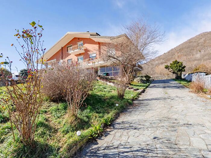 Casa con 6 locali in vendita in Via Villanova, Giaveno