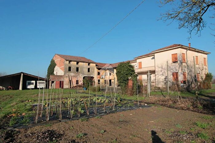 Casa con 10 locali in vendita in Via Cartiera, Dueville