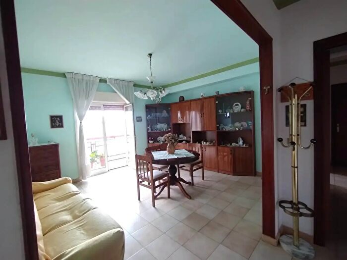 Appartamento trilocale in vendita in Via Carico, Acireale