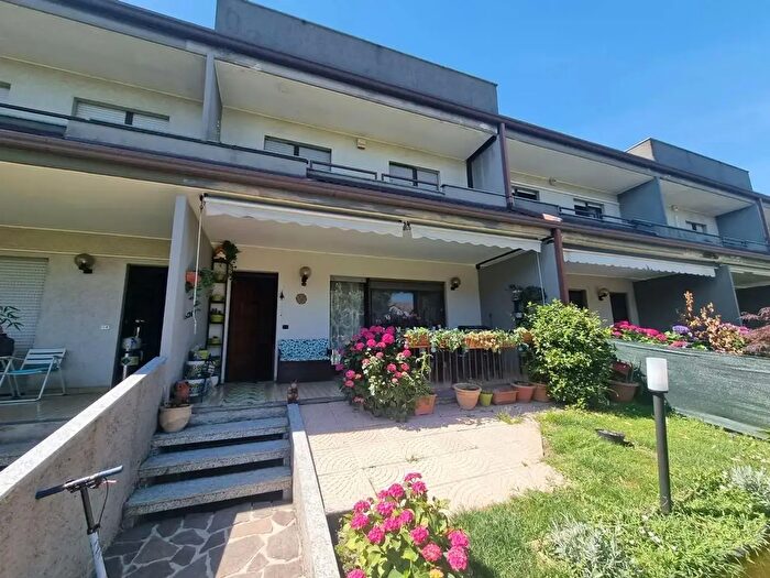 Casa con 5 locali in vendita in Via Vittorio Veneto, Limbiate