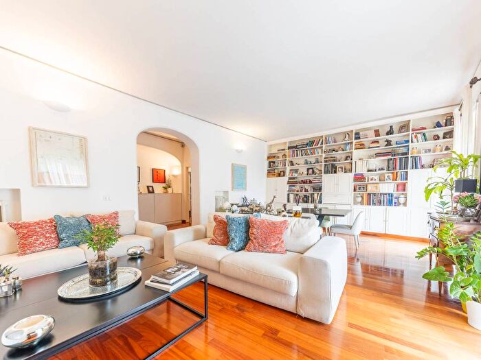 Appartamento con 5 locali in affitto in Via Archimede, Euclide, Roma