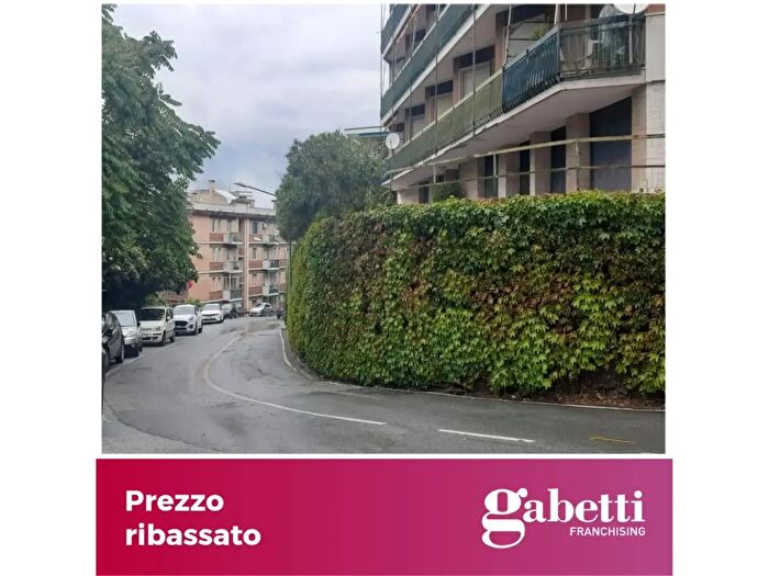 Appartamento trilocale in vendita in Via La Rusca, Savona