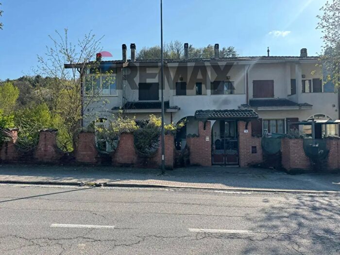 Appartamento trilocale in vendita in Via Roma, Pellegrino Parmense