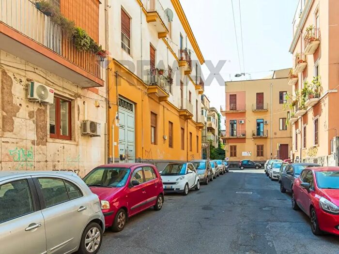Appartamento con 6 locali in vendita in Via Tommaso Grossi, Catania