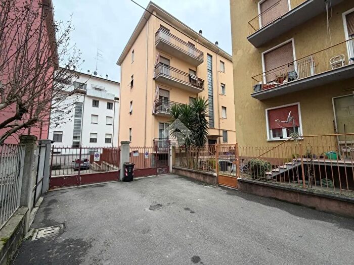 Appartamento trilocale in affitto in Via Villa Glori, Parma