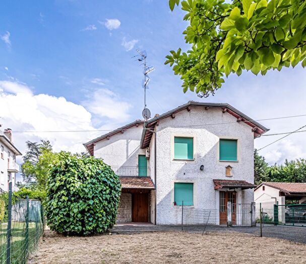 Casa con 5 locali in vendita in Via Croce Coperta, Imola