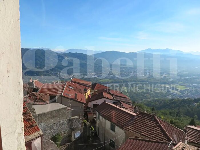 Appartamento con 5 locali in vendita in Via I Maggio, Follo