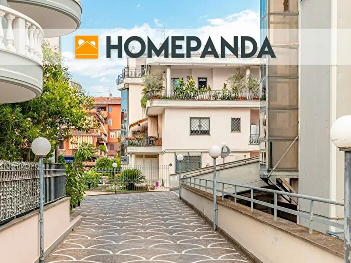 Appartamento con 8 locali in vendita in Via Militello, Roma