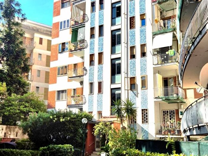 Appartamento trilocale in affitto in Via Bernardo Cavallino, Zona Ospedaliera, Napoli