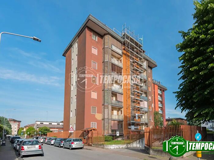 Appartamento trilocale in vendita in Via Carducci, Opera