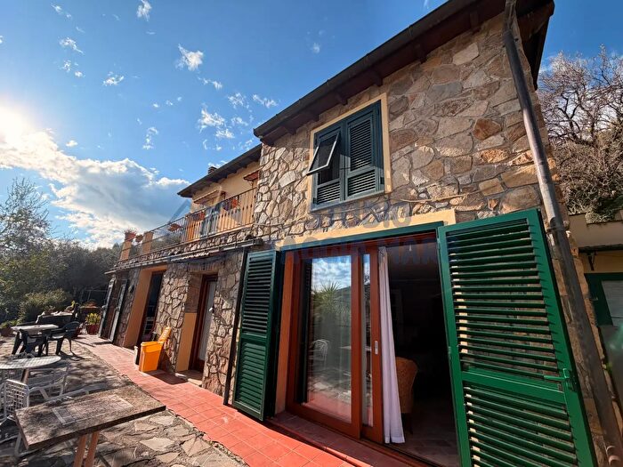 Casa con 6 locali in vendita in Strada Pompeiana, Castellaro