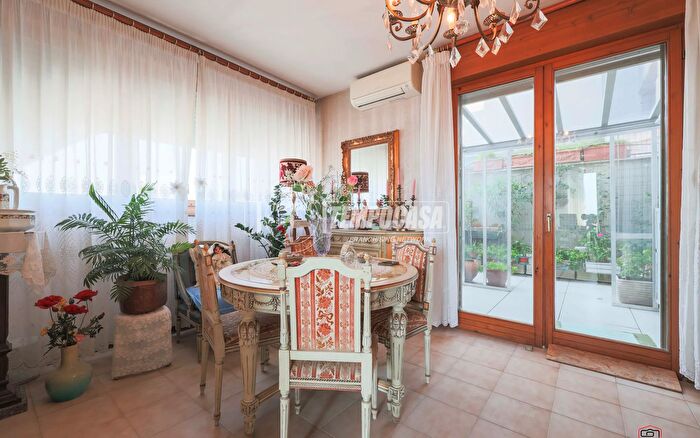 Appartamento con 5 locali in vendita in Bologna